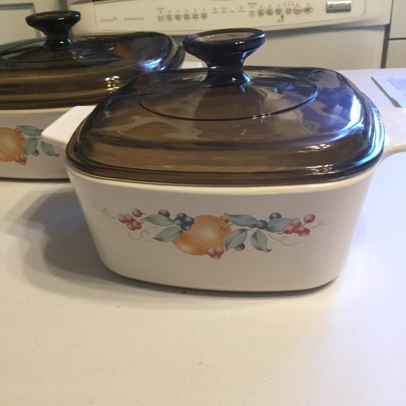 Vintage Set of two Corningware covered casserole dishes - Picture 2 of 10